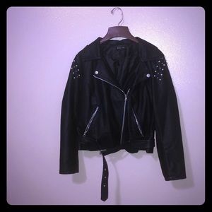 Pearl shoulder black leather jacket